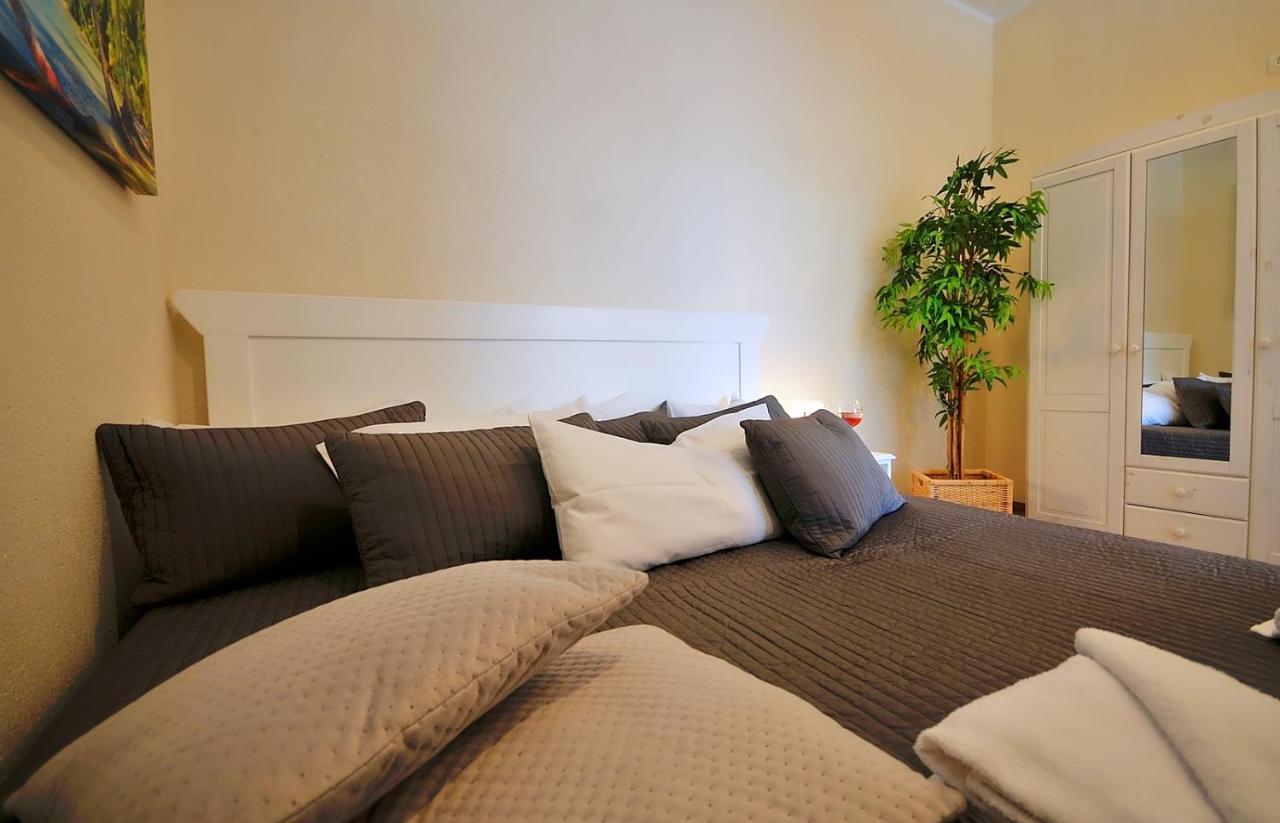 Apartment Plaza *