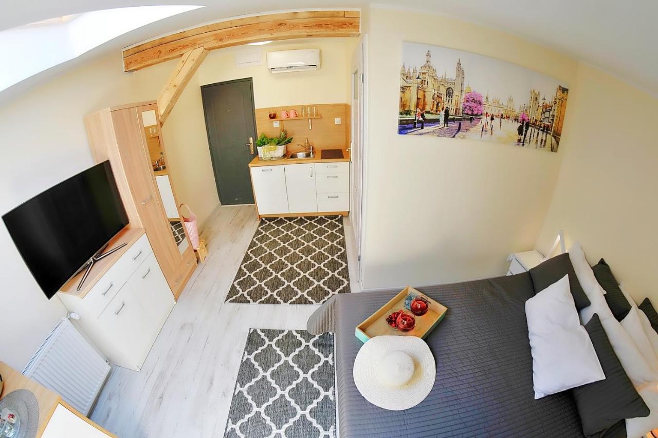 Apartment Plaza *
