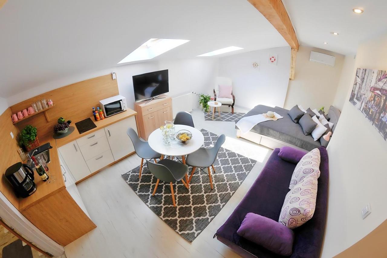 Plaza Apartment