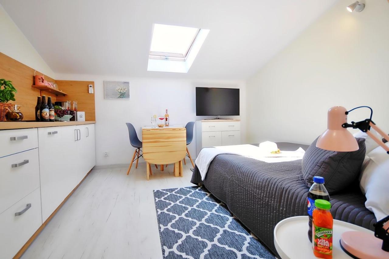 Plaza Apartment *