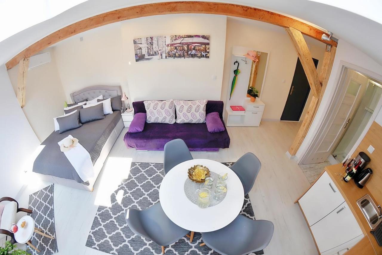 Plaza Apartment *
